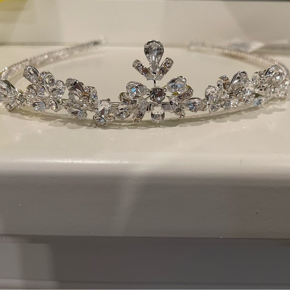 Faux diamond Tiara NWT main image 5